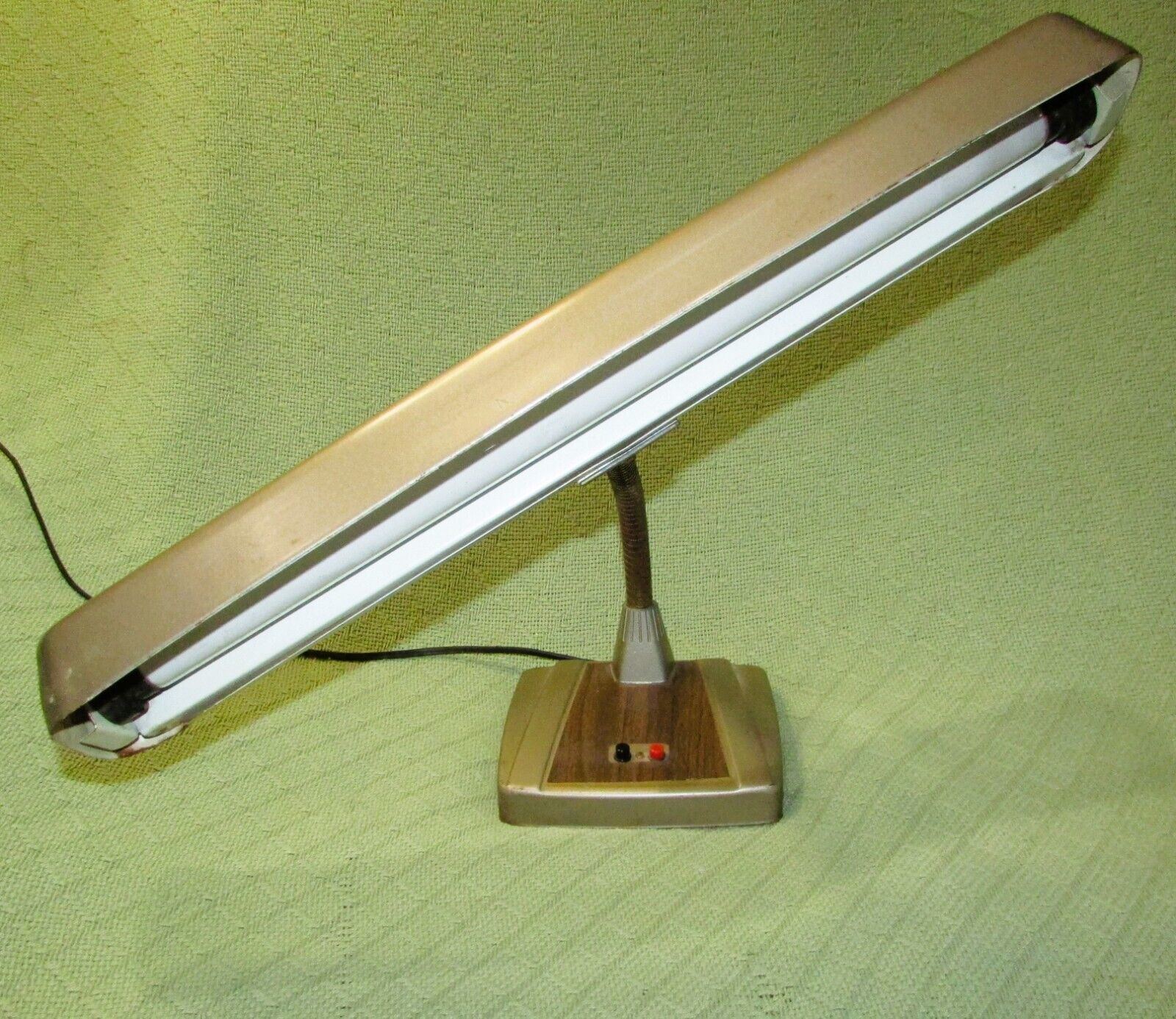 VINTAGE DAZOR INDUSTRIAL DEK LAMP GOOSENECK MIDCENTURY FLUORESCENT LAMP WORKS - $58.50
