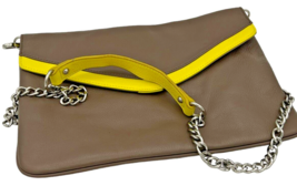 cynthia rowley envelope cross body shoulder bag taupe &amp; yellow 12 x 9 in... - $479.50 MXN