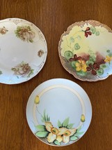 Vintage Lot of Hand Painted Yellow Daffodil Flowers Scalloped edge Rust &amp; Taupe  - £11.90 GBP