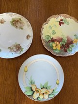 Vintage Lot of Hand Painted Yellow Daffodil Flowers Scalloped edge Rust ... - £11.67 GBP