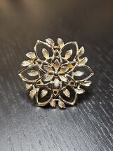 Vintage 1960s Sarah Coventry Gold Tone Floral Leaf Brooch Pin Signed - $26.24