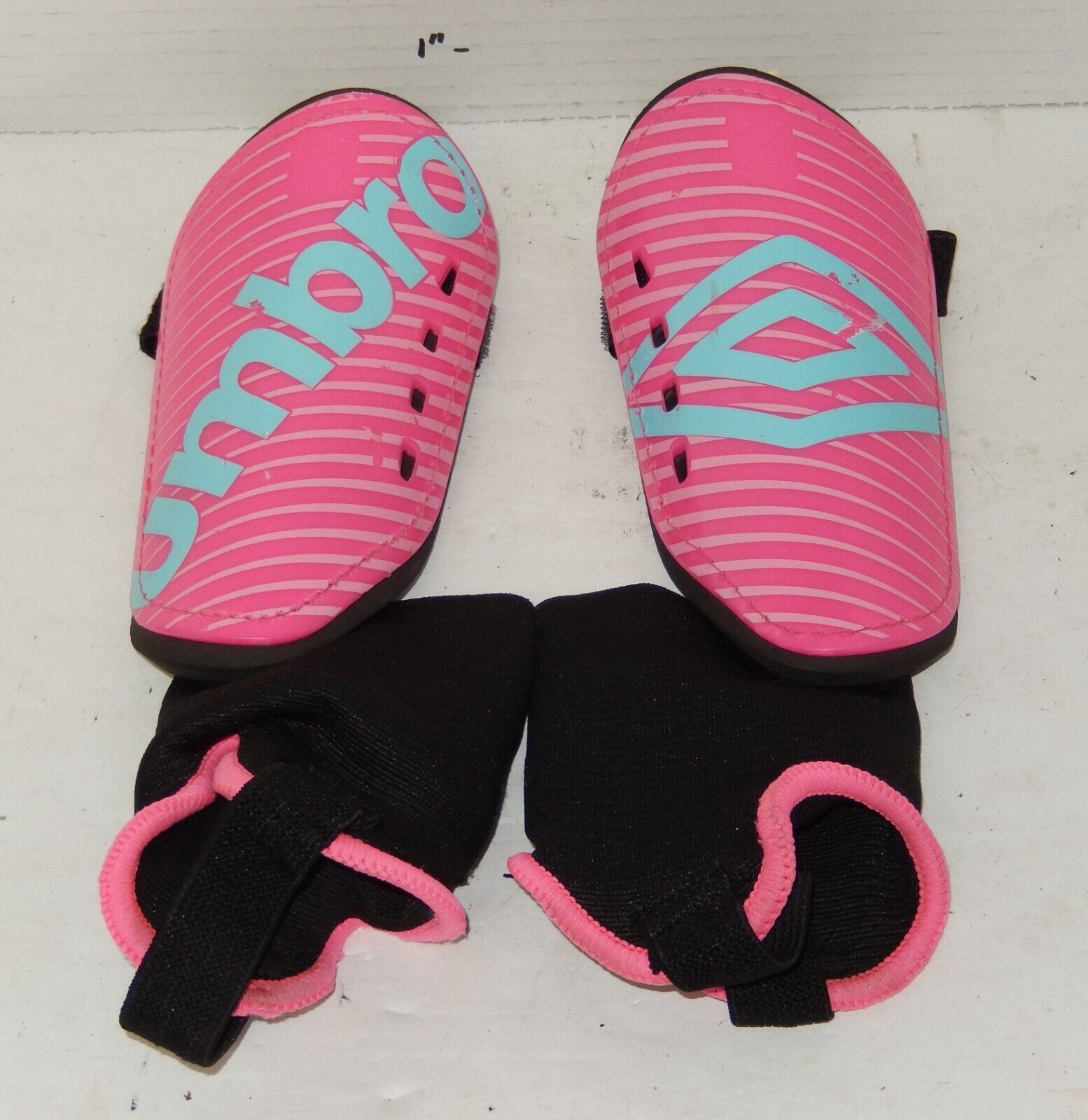 Umbro Youth Soccer Shin Guards Size M 3&#39;11&quot; Pink - $9.85