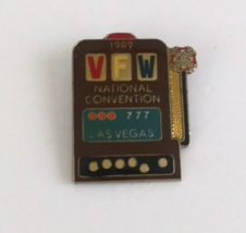 Vintage 1989 VFW National Convention Las Vegas Slot Machine 1.25&quot; x 1&quot; Hat Pin - £6.48 GBP