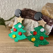 Green Acrylic Christmas Tree Post Drop Dangle Earrings NEW - $17.82