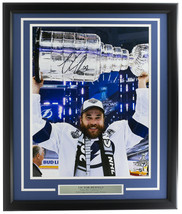 Victor Hedman Signed Framed 16x20 Tampa Bay Lightning Trophy Photo Fanatics - $193.99