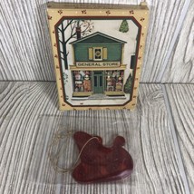 Avon VTG 1982 Seasonal Scents Country Sleigh Fragrance Ornament Pine Scented - $4.70