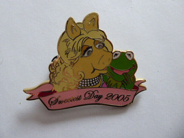 Disney Swap Pins 41963 Disney Auctions - Kermit And Miss Piggy - Cutest-
show... - $93.18