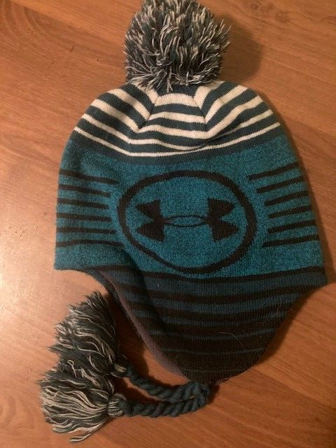 Under Armour Beanie Hat Youth M 4-6 yrs Knit  Pom Blue Black Pom Cap - $4.50