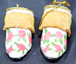 Yellow And White Shoe Ornament With Pink Rose Design And Sparkles - £15.22 GBP