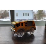 Mindscope Yellow Battery Operated Light Up Trax Car - Auto Truck Vehicle - $188.30 MXN