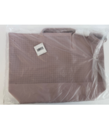 Large Pink Perforated Faux Leather Tote Handbag Purse Macy's NEW - €29,75 EUR Large Pink Perforated Faux Leather Tote Handbag Purse Macy's NEW - €29,75 EUR