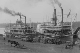 Two Steamboats Along the Levee at the Mississippi River - £15.70 GBP