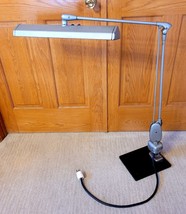 Vintage Dazor Model 2134 Lamp Industrial Floating Arm Drafting Articulated - £85.64 GBP
