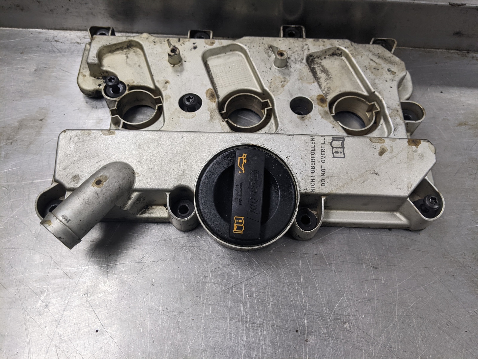 Left Valve Cover For 09-11 Audi Q5  3.2 06E103471P - $59.35