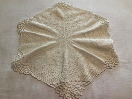 Vintage Fancy Hand Crochet Table Topper Doily Flower Design Off White 19&quot; x 23&quot; - £25.03 GBP