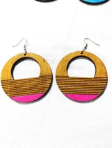 Medium Brown Blonde Round Laser Stripes Hot Pink Accent Paint Wood Hoop Earrings - £5.62 GBP