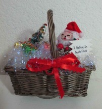Vintage Gramma Gayle&#39;s Christmas Music Box Basket Santa Tree Up on the Rooftop - £10.21 GBP