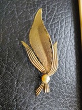 Goldtone Leaf Faux Pearl Pin Brooche Vintage - $15.83