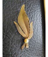 Goldtone Leaf Faux Pearl Pin Brooche Vintage - $21.50 CAD