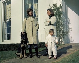 First Lady Jacqueline Kennedy with her sister Lee Radziwill New 8x10 Photo - £7.02 GBP