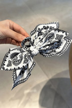 Black Paisley Floral Print Bow Knot Hair Clip - $73.79 MXN