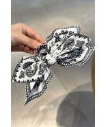 Black Paisley Floral Print Bow Knot Hair Clip - $73.56 MXN