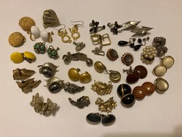 VTG GROUPING LADIES CLP ON EARRINGS 25 PAIRS MIXED LOT - $49.45