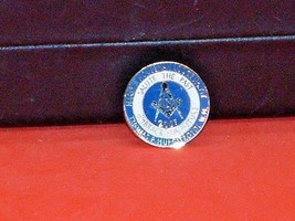 Pre Owned Masonic 2001 (Salute the Past-Embrace the Future) Lodge Pin - £6.34 GBP