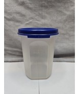 Vintage Tupperware Container 15 Oz 1606-25, Blue Lid 1607-3 - $5.69