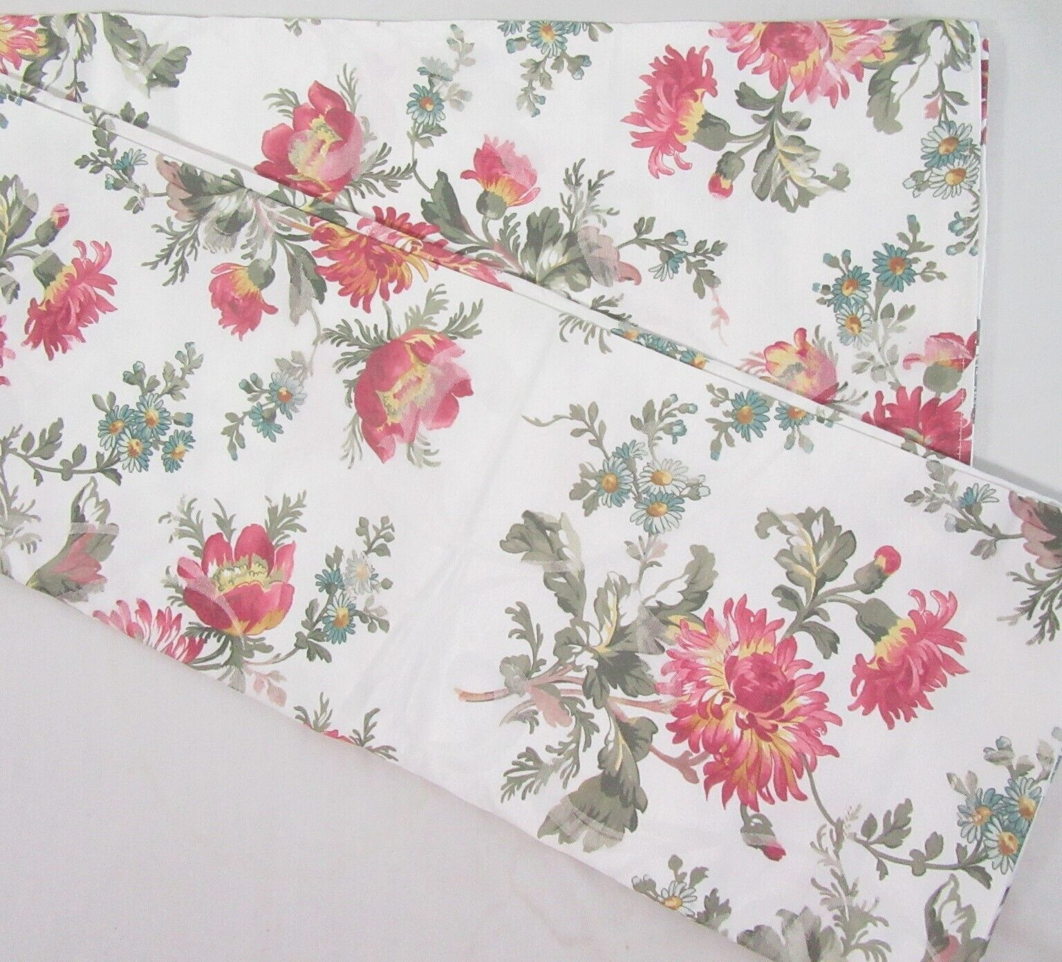 Liz Claiborne Laura Floral 60 x 120 Oblong Tablecloth - $46.00