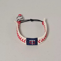 MLB Minnesota Twins Wristband Gamewear Baseball Seam Bracelet Sports - £7.08 GBP