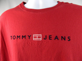 Vintage Tommy Jeans Raised &amp; Indented Letters Red Men&#39;s T-Shirt Size XL ... - £14.60 GBP