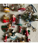 Set of 16 mini vintage, very old, wooden Christmas Ornaments. Mixed lot. - $884.36 MXN