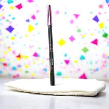 QUEEN COSMETICS Lip Liner in BubbleGum 0.6 g NWOB &amp; Sealed - $14.84