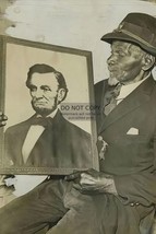 BLACK CIVIL WAR SOLDIER HOLDING PHOTO OF PRESIDENT ABRAHAM LINCOLN 4X6 P... - £6.80 GBP