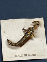 Vintage Spain Ornate Goldtone Damascene SWORD w Chain Dangle Pin Brooch – AS-IS - £11.71 GBP