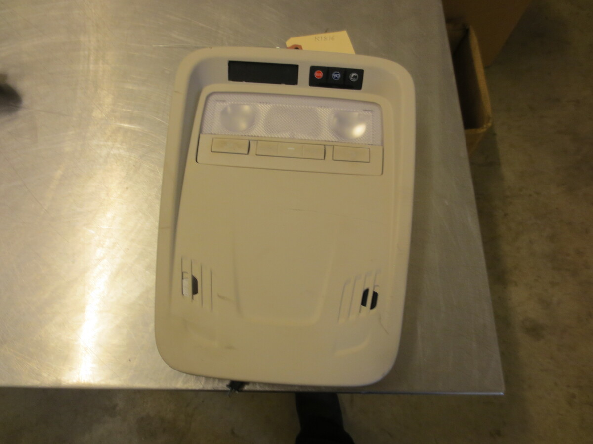 Dome Light Assembly For 16-18 Chevrolet Cruze LT 1.4 - $53.62 CAD