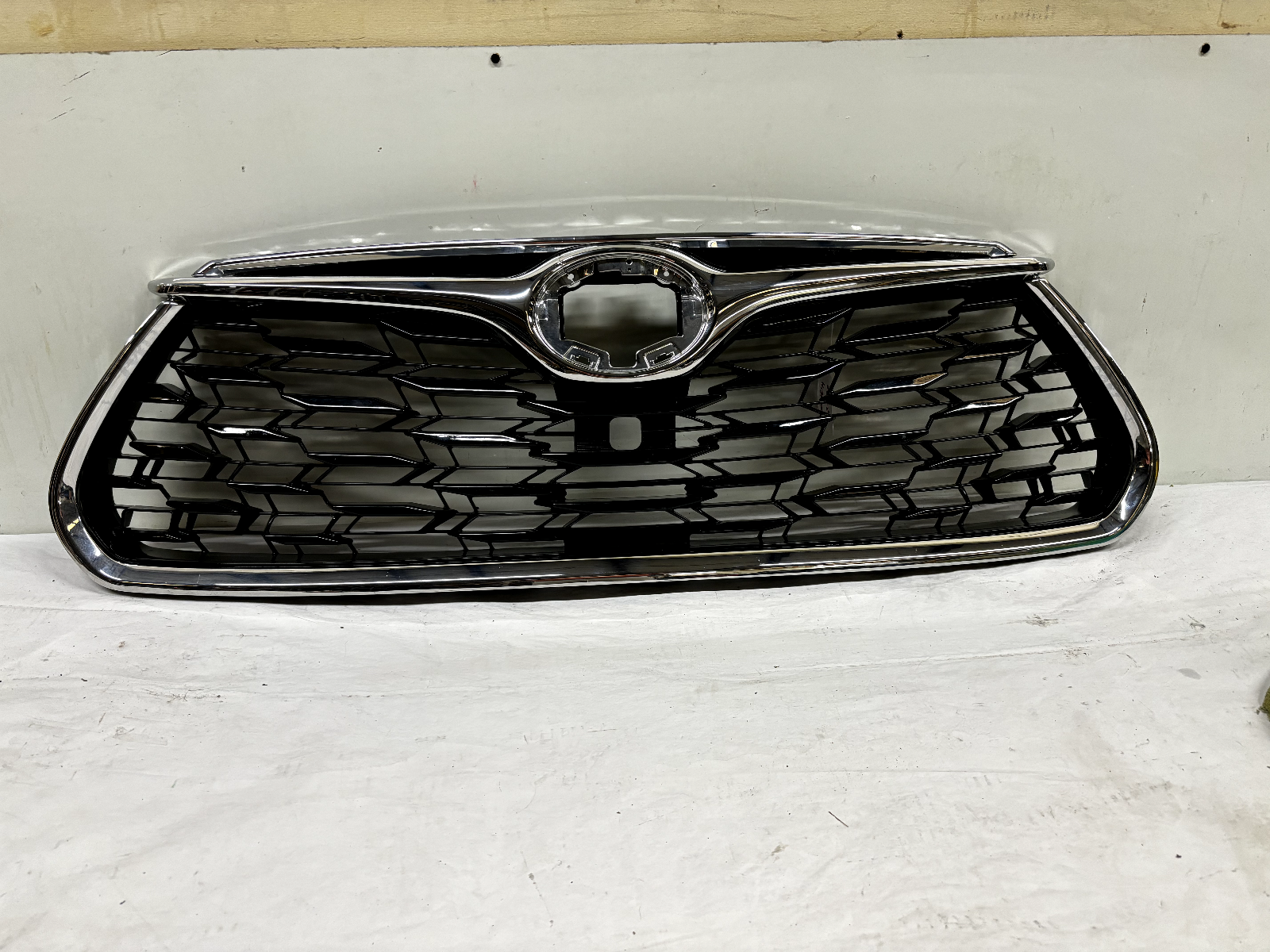 53111-0E250 2020 2021 2022 toyota highlander chrome front oem grille For... - $90.00