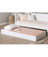 Ygritte Modern White Wood 7-Drawer Dresser with Scalloped Edges - €148,10 EUR