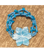 Shell flower bracelet tropical blue seed beads and stones stretch band - $95.03 MXN