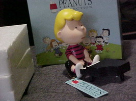 4 1/2&quot; Peanuts Schroeder Bobblehead Figurine By Westland With Box and Tags Nice - £79.55 GBP
