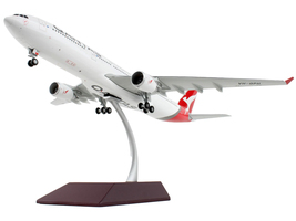 Airbus A330-300 Commercial Aircraft &quot;Qantas Airways - Spirit of Australia&quot; White - £129.86 GBP