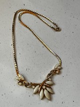 Vintage Goldtone Chain w Trifari Signed Cream Enamel Leaves Pendant Necklace – - £11.66 GBP