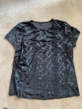 Women&#39;s Torrid Plus Size Black Velvet Short Sleeve Blouse Top Tunic Sz 2 NICE - £18.36 GBP