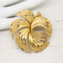 Vintage Signed Crown Trifari Gold Floral Star Burst Swirl BROOCH Pin Jewellery - £36.85 GBP