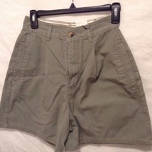 Gloria Vanderbilt Green Pleated Shorts NWT Vintage Sz 8 mom shorts - $13.86