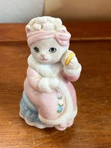 Schmid Kitty Cucumber White Priscilla Cat in Pink Robe Washing Face Ceramic Fig - £11.90 GBP