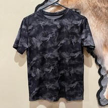 Old Navy Active Camo Short Sleeve Tee X-Large - $198.01 MXN