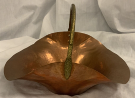 Revere Hammered Copper Basket Ruffled With Brass Handle 8 1/4 x 6 x 6 Ro... - $14.31