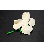 Vintage White Enamel Dogwood Flower Power Brooch MCM Floral Pin Green St... - $474.74 MXN